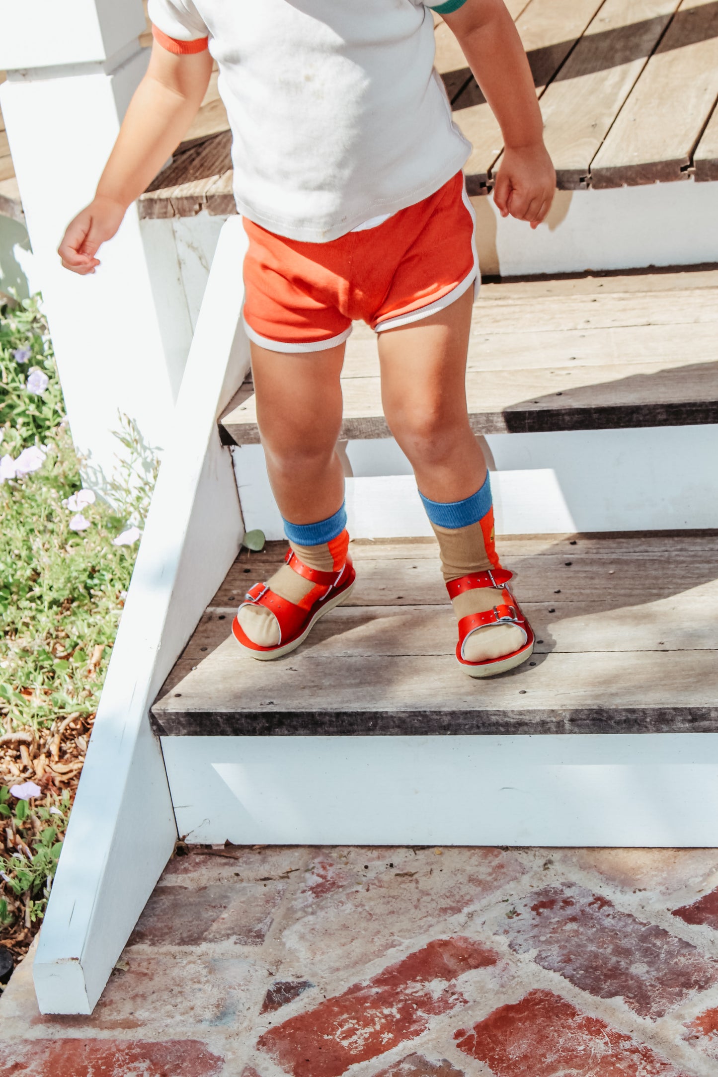 Sticky Lemon socks | colourblocking | red hat + jane beige