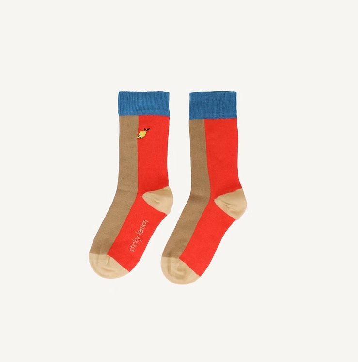 Sticky Lemon socks | colourblocking | red hat + jane beige