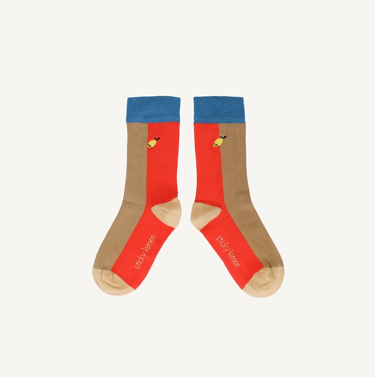 Sticky Lemon socks | colourblocking | red hat + jane beige